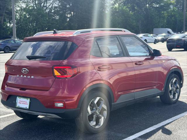 Used 2022 Hyundai Venue Limited w/ Cargo Package FWD image 7