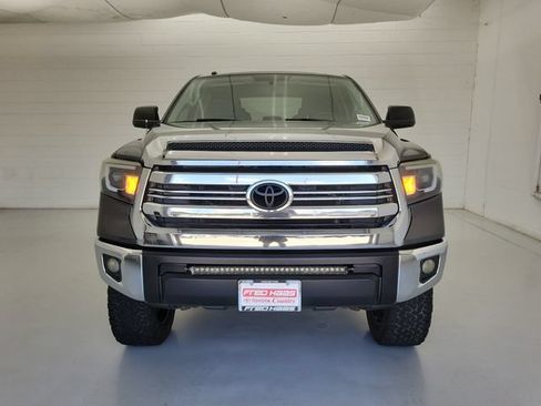 Used 2017 Toyota Tundra SR5 w/ SR5 Upgrade Package RWD image 3