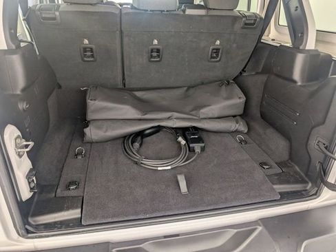 Used 2025 Jeep Wrangler Unlimited Sahara image 19