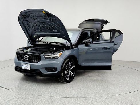 Certified 2022 Volvo XC40 T5 R-Design w/ Advanced Package image 9
