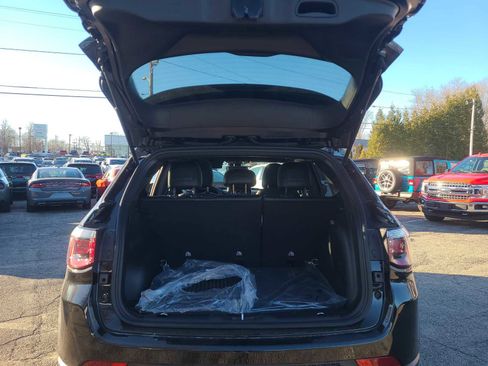 New 2024 Jeep Compass Trailhawk w/ Sun and Sound Group image 8