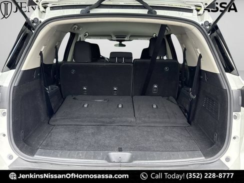 Certified 2024 Nissan Pathfinder SV FWD image 17