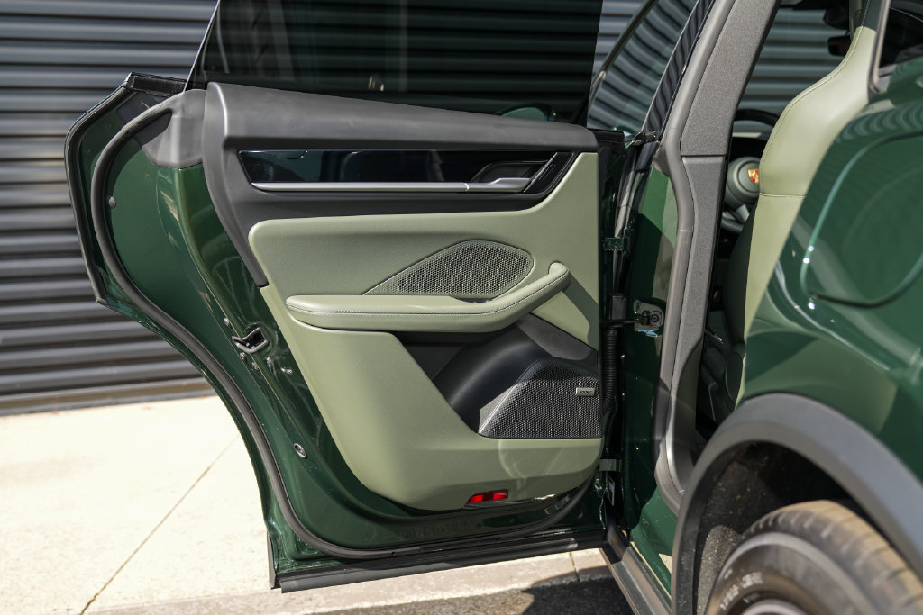 Certified 2026 Porsche Macan 4 Electric AWD/4WD image 31