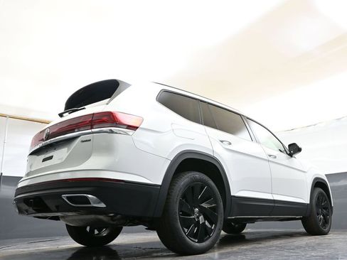 Used 2025 Volkswagen Atlas SE w/ Panoramic Sunroof Package image 33