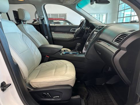 Used 2016 Ford Explorer Platinum AWD/4WD image 18