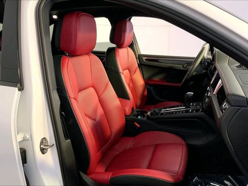 Used 2025 Porsche Macan image 18
