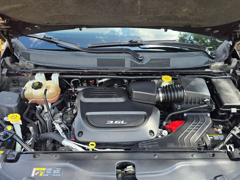 Used 2017 Chrysler Pacifica Limited FWD image 68