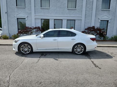 Used 2016 Lexus LS 460 w/ Comfort Package RWD image 2