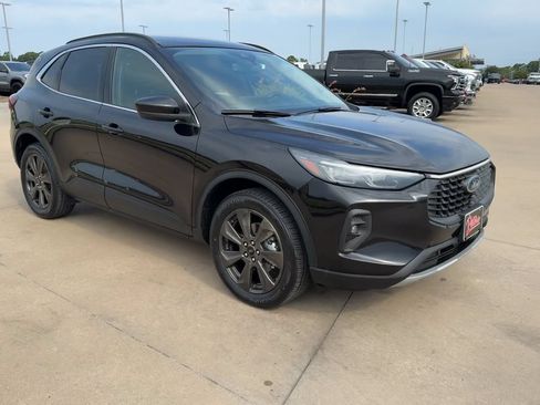Used 2025 Ford Escape Platinum AWD/4WD image 3