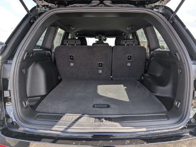 New 2027 Jeep Grand Cherokee Laredo RWD image 13