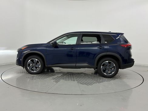 Used 2024 Nissan Rogue SV FWD image 2