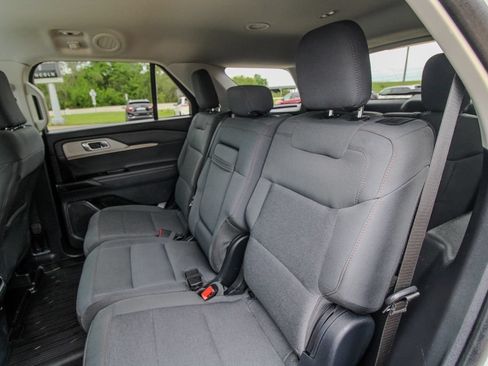 Used 2025 Ford Explorer Active AWD/4WD image 9