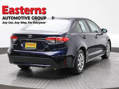 Used 2022 Toyota Corolla LE image 5