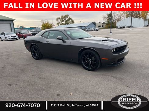 Used 2018 Dodge Challenger SXT Plus image 7