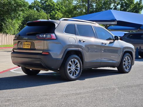 Used 2019 Jeep Cherokee Latitude Plus FWD image 3
