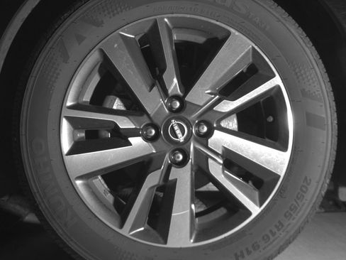 Used 2025 Nissan Versa SV FWD image 15