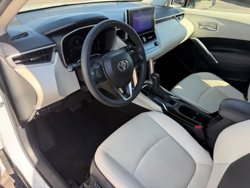 Used 2023 Toyota Corolla Cross XLE AWD/4WD image 9