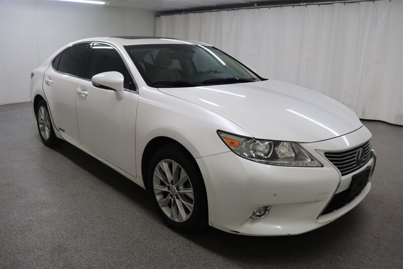 Used 2014 Lexus ES 300h w/ Luxury Package w/Bamboo Trim FWD image 1