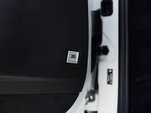 Used 2023 Ferrari SF90 Stradale image 40