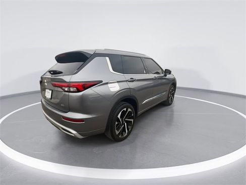 Used 2023 Mitsubishi Outlander SEL image 8