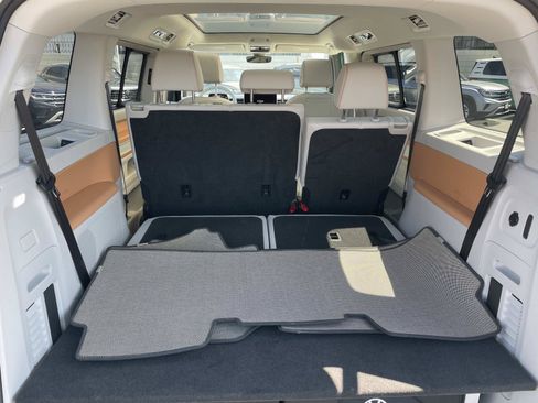Certified 2025 Volkswagen ID. Buzz 1st Edition RWD image 5