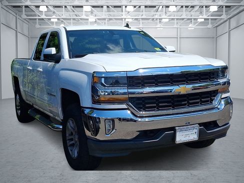 Used 2018 Chevrolet Silverado 1500 LT w/ All Star Edition AWD/4WD image 3