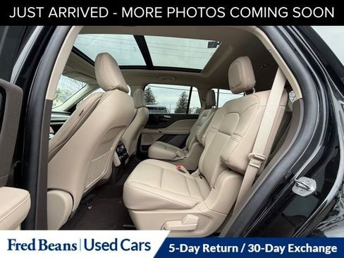 Used 2023 Lincoln Aviator Standard w/ Premium Package image 14