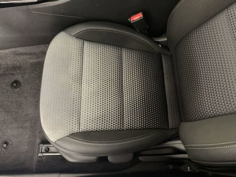 Certified 2025 Chevrolet Trax LT w/ Driver Confidence Package image 22