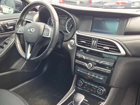 Used 2018 INFINITI QX30 Premium w/ Navigation Package AWD/4WD image 16