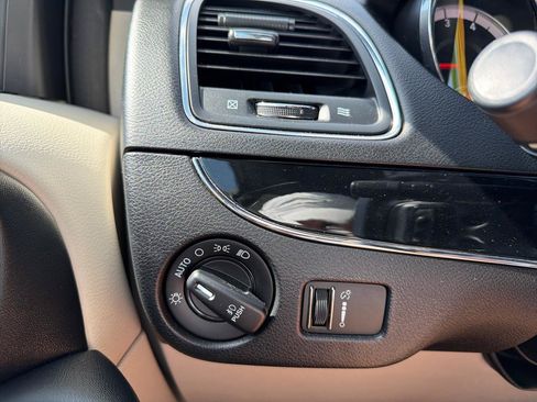 Used 2020 Dodge Grand Caravan SXT FWD image 18