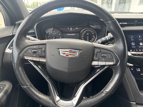 Used 2022 Cadillac XT6 Premium Luxury AWD/4WD image 15