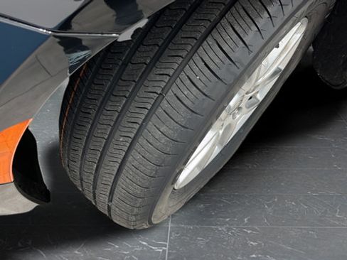 Used 2023 Chrysler Pacifica Touring-L FWD image 37