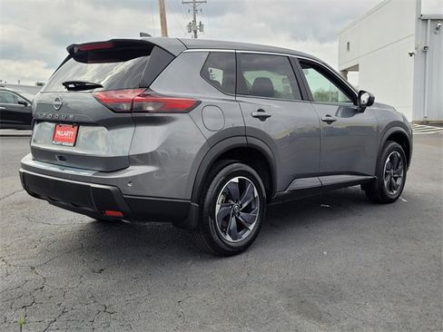 Used 2025 Nissan Rogue SV image 5