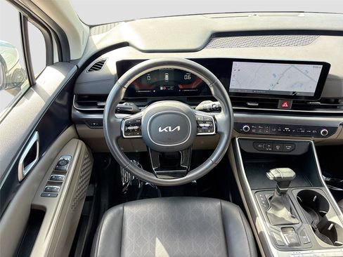 Used 2025 Kia Carnival FWD image 22