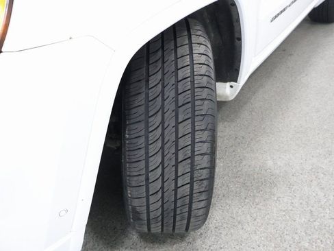 Used 2018 Jeep Grand Cherokee Overland image 4