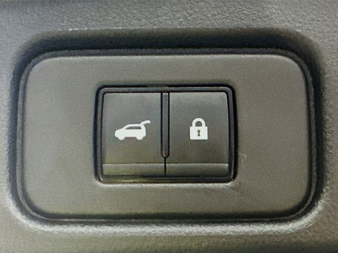 Used 2025 Nissan Pathfinder SV image 28