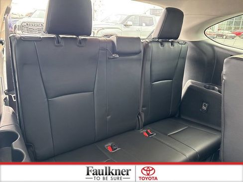 Used 2022 Toyota Highlander XLE image 14