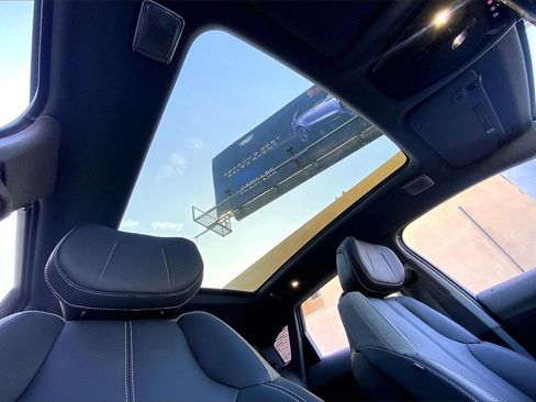 Used 2025 Cadillac Optiq Luxury 1 image 13