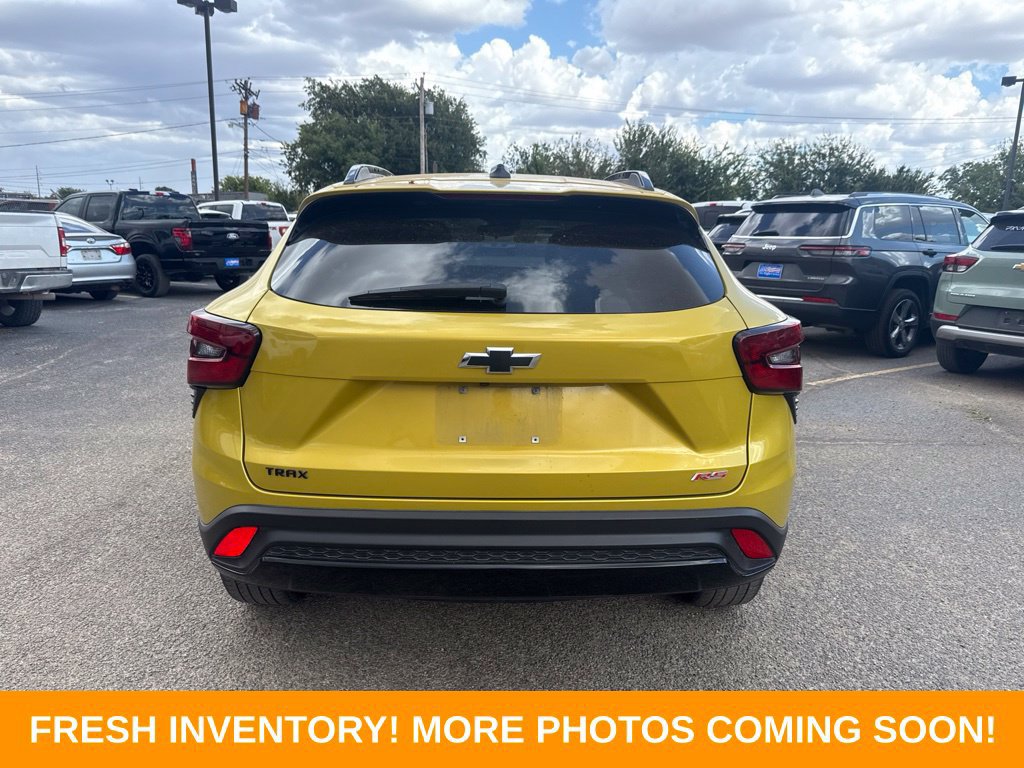 Used 2024 Chevrolet Trax RS w/ Sunroof Package FWD image 3