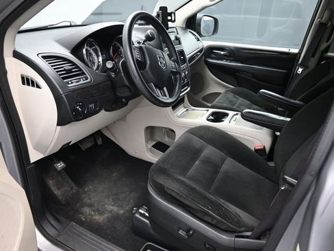 Used 2016 Dodge Grand Caravan SXT image 10