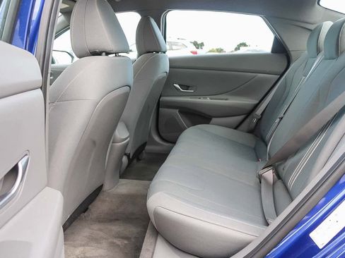 Used 2023 Hyundai Elantra SEL image 18