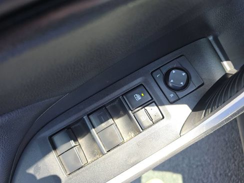 Used 2021 Toyota RAV4 LE FWD image 13