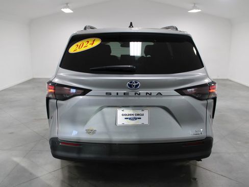 Used 2024 Toyota Sienna XLE image 8