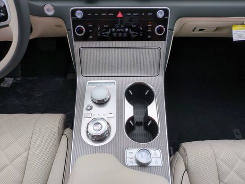 Certified 2025 Genesis GV80 3.5T Prestige AWD/4WD image 17