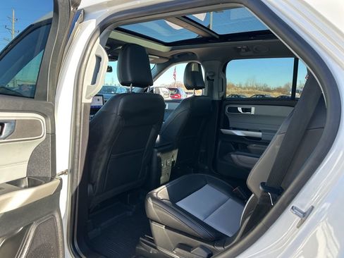 Used 2022 Ford Explorer XLT w/ Equipment Group 202A image 20