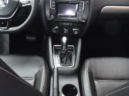 Used 2018 Volkswagen Jetta Wolfsburg Edition image 7