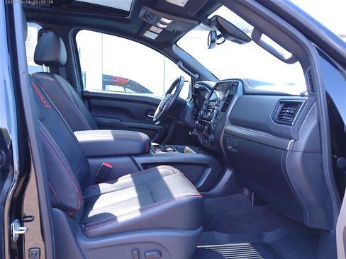 Used 2022 Nissan Titan PRO-4X w/ Pro-4x Convenience Package AWD/4WD image 9
