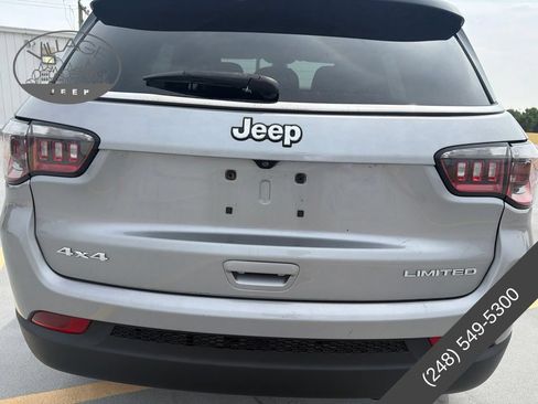 Used 2018 Jeep Compass Limited AWD/4WD image 9