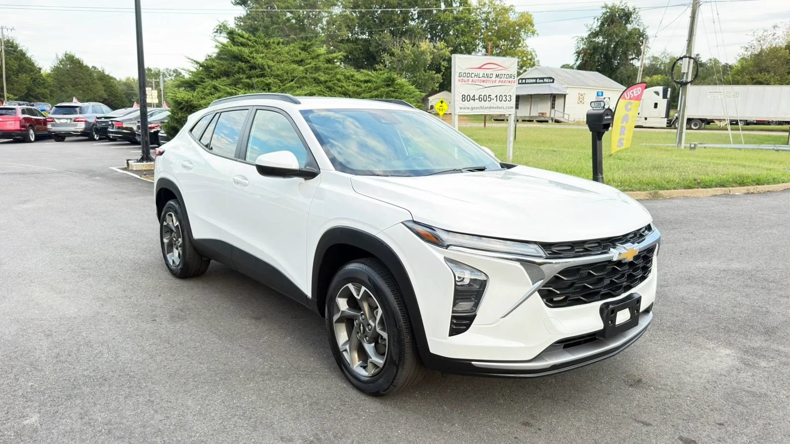 Used 2025 Chevrolet Trax LT FWD image 9
