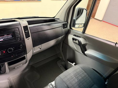 Used 2018 Mercedes-Benz Sprinter 2500 image 46